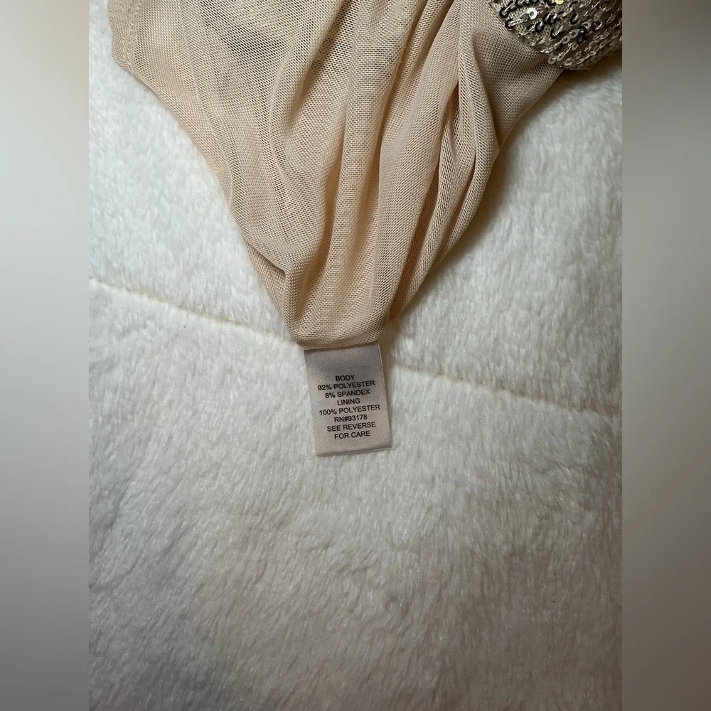 TAHARI Women's Silver Sequin Sleeveless Top - Picture 5 of 5